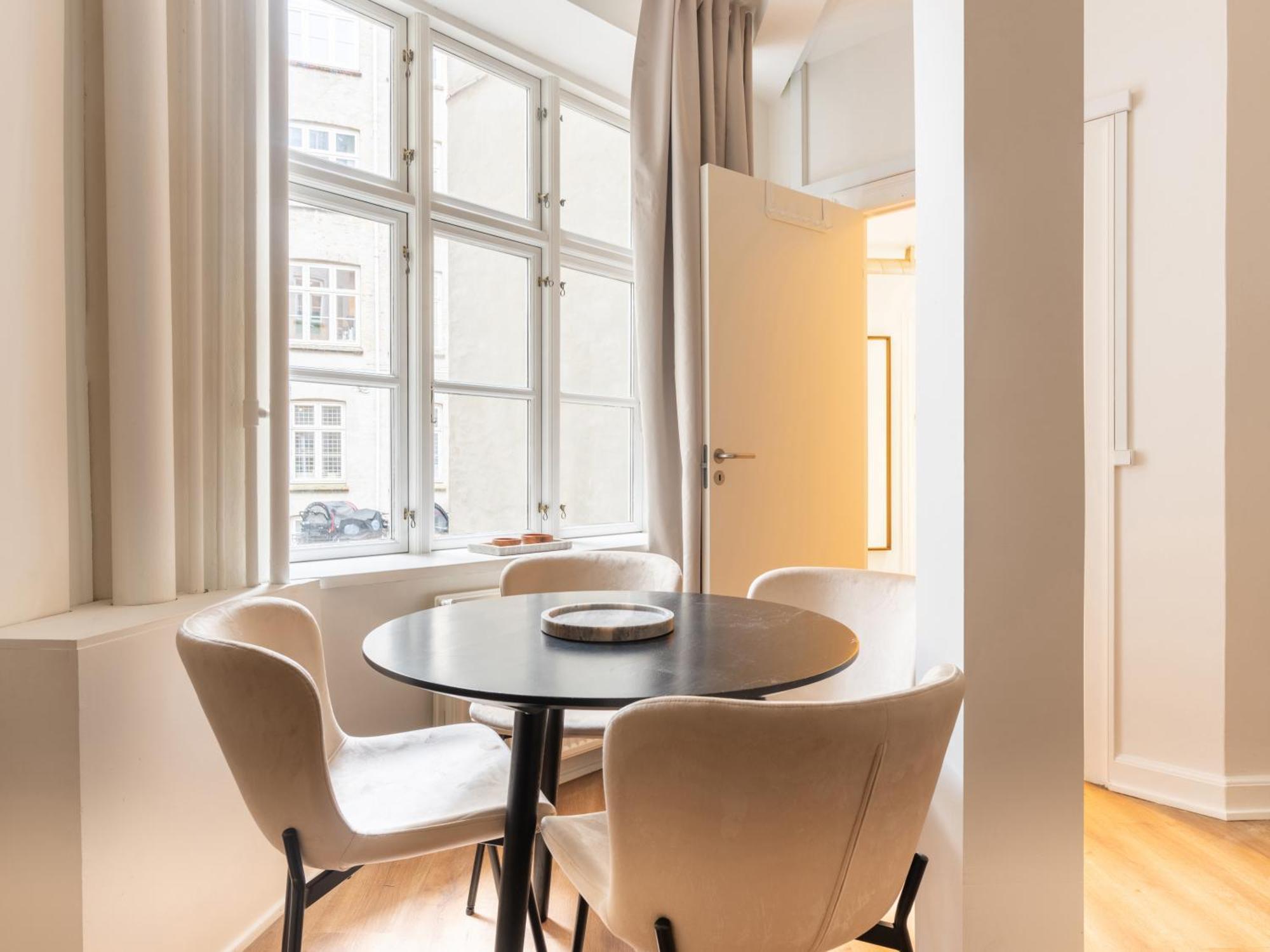 Sanders Noble - Fantastic 4-Bdr Apt In The Capital Köpenhamn Exteriör bild
